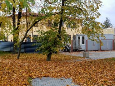Zabytkowy budynek w Stróży odzyskuje swoją świetność